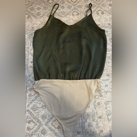 Satin green Bodysuit - Picture 3 of 4